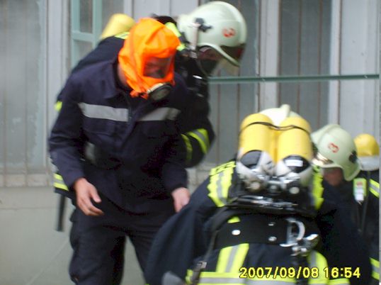 Übung der FF Bornim am Sportplatz